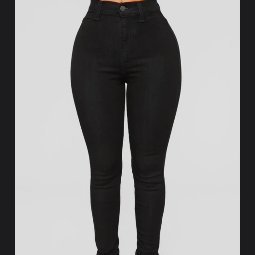 Brand new Fashion Nova Skinny Jeans. Still in original packaging.